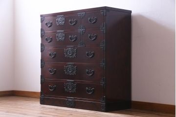中古美品　伝統民芸家具　岩谷堂箪笥　豊田5号(忍付) 漆塗りの艶と杢目が美しい衣装箪笥(整理箪笥)(定価約45万円)