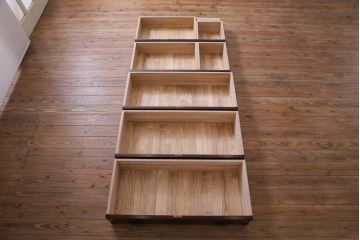 中古美品　伝統民芸家具　岩谷堂箪笥　豊田5号(忍付) 漆塗りの艶と杢目が美しい衣装箪笥(整理箪笥)(定価約45万円)