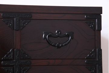 中古美品　伝統民芸家具　岩谷堂箪笥　豊田5号(忍付) 漆塗りの艶と杢目が美しい衣装箪笥(整理箪笥)(定価約45万円)