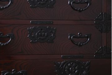中古美品　伝統民芸家具　岩谷堂箪笥　豊田5号(忍付) 漆塗りの艶と杢目が美しい衣装箪笥(整理箪笥)(定価約45万円)