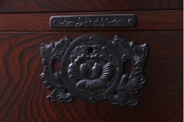 中古美品　伝統民芸家具　岩谷堂箪笥　豊田5号(忍付) 漆塗りの艶と杢目が美しい衣装箪笥(整理箪笥)(定価約45万円)