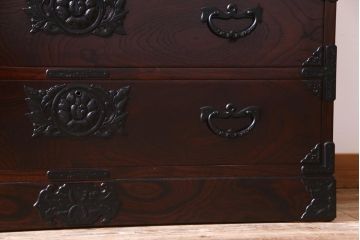 中古美品　伝統民芸家具　岩谷堂箪笥　豊田5号(忍付) 漆塗りの艶と杢目が美しい衣装箪笥(整理箪笥)(定価約45万円)