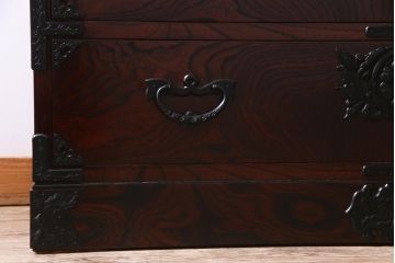 中古美品　伝統民芸家具　岩谷堂箪笥　豊田5号(忍付) 漆塗りの艶と杢目が美しい衣装箪笥(整理箪笥)(定価約45万円)