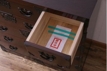 中古美品　伝統民芸家具　岩谷堂箪笥　豊田5号(忍付) 漆塗りの艶と杢目が美しい衣装箪笥(整理箪笥)(定価約45万円)