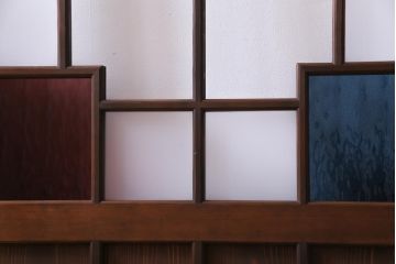 昭和初期　色ガラス入り　レトロモダンな雰囲気がお洒落なガラス戸2枚セット(建具、引き戸)