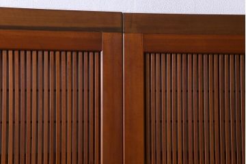 昭和中期　極上品　腰板ケヤキ材　趣と品のある佇まいが魅力の万本格子戸2枚セット(引き戸、建具)