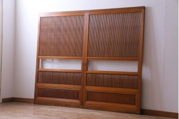 昭和中期　極上品　腰板ケヤキ材　趣と品のある佇まいが魅力の万本格子戸2枚セット(引き戸、建具)