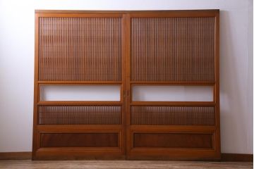 昭和中期　極上品　腰板ケヤキ材　趣と品のある佇まいが魅力の万本格子戸2枚セット(引き戸、建具)