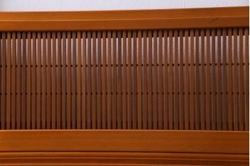 昭和中期　極上品　腰板ケヤキ材　趣と品のある佇まいが魅力の万本格子戸2枚セット(引き戸、建具)
