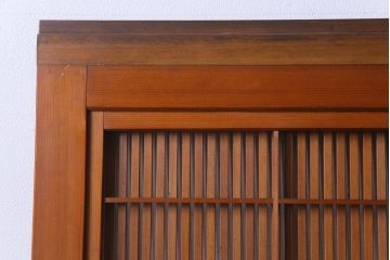 昭和中期　極上品　腰板ケヤキ材　趣と品のある佇まいが魅力の万本格子戸2枚セット(引き戸、建具)