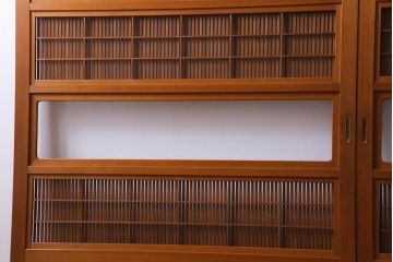 昭和中期　極上品　腰板ケヤキ材　趣と品のある佇まいが魅力の万本格子戸2枚セット(引き戸、建具)