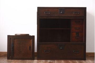 アンティーク家具　古民具　栃の木・黒柿・ケヤキ材　縮み杢　様々な材が用いられた上質な帳場箪笥(収納棚)