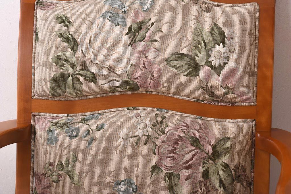 中古　横浜クラシック家具　ダニエル(daniel) LD(エルディー)シリーズA-541　上品な安らぎの雰囲気醸し出すアームチェア(ダイニングチェア)(定価約20〜23万円)