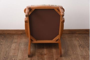 中古　横浜クラシック家具　ダニエル(daniel) LD(エルディー)シリーズA-541　上品な安らぎの雰囲気醸し出すアームチェア(ダイニングチェア)(定価約20〜23万円)