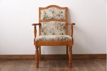 中古　横浜クラシック家具　ダニエル(daniel) LD(エルディー)シリーズ　A-541　上品な安らぎの雰囲気醸し出すアームチェア(ダイニングチェア)(定価約20〜23万円)(1)