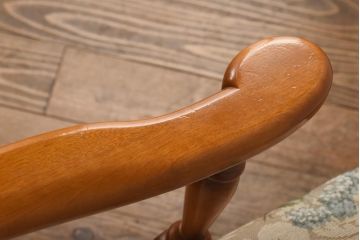 中古　横浜クラシック家具　ダニエル(daniel) LD(エルディー)シリーズ　A-541　上品な安らぎの雰囲気醸し出すアームチェア(ダイニングチェア)(定価約20〜23万円)(1)