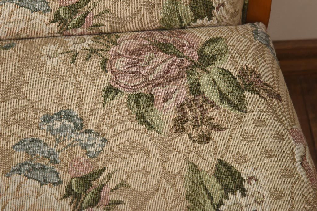 中古　横浜クラシック家具　ダニエル(daniel) LD(エルディー)シリーズ　A-541　上品な安らぎの雰囲気醸し出すアームチェア(ダイニングチェア)(定価約20〜23万円)(1)