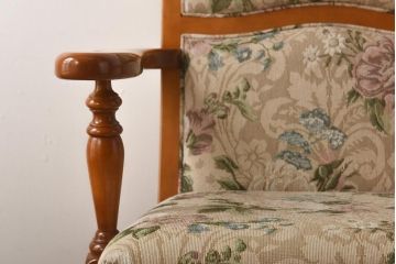 中古　横浜クラシック家具　ダニエル(daniel) LD(エルディー)シリーズ　A-541　上品な安らぎの雰囲気醸し出すアームチェア(ダイニングチェア)(定価約20〜23万円)(1)