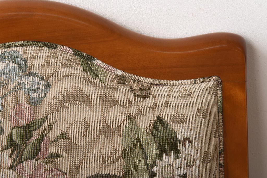 中古　横浜クラシック家具　ダニエル(daniel) LD(エルディー)シリーズA-543　上品な安らぎの雰囲気醸し出すチェア(ダイニングチェア)(定価約20万円)(1)