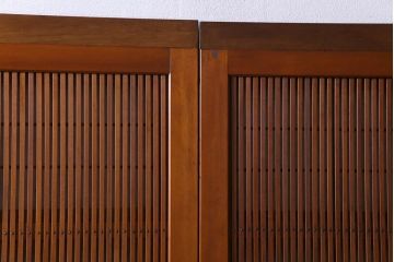 昭和中期　極上品　腰板ケヤキ材　趣と品のある佇まいが魅力の万本格子戸2枚セット(引き戸、建具)(1)