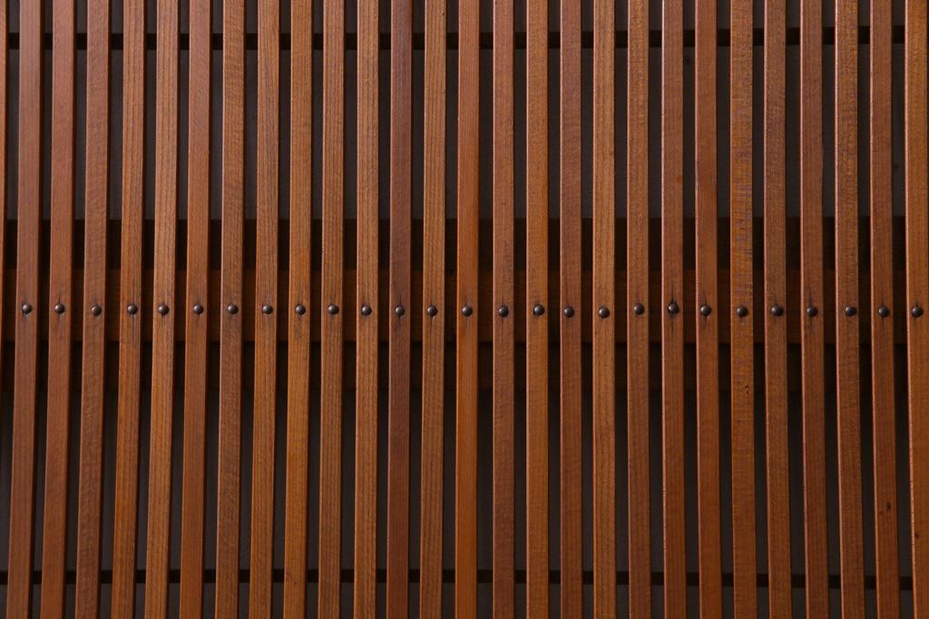 昭和中期　極上品　腰板ケヤキ材　趣と品のある佇まいが魅力の万本格子戸2枚セット(引き戸、建具)(1)