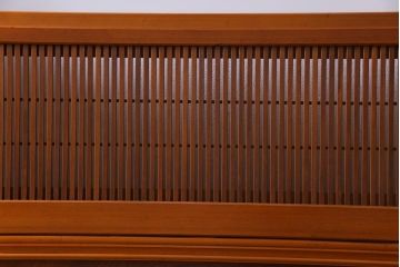 昭和中期　極上品　腰板ケヤキ材　趣と品のある佇まいが魅力の万本格子戸2枚セット(引き戸、建具)(1)