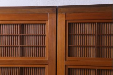 昭和中期　極上品　腰板ケヤキ材　趣と品のある佇まいが魅力の万本格子戸2枚セット(引き戸、建具)(1)