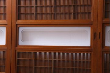 昭和中期　極上品　腰板ケヤキ材　趣と品のある佇まいが魅力の格子戸4枚セット(引き戸、建具)