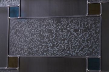 和製アンティーク　結霜ガラス入り　淡い色ガラスが優しげな雰囲気醸し出す板戸2枚セット(建具、引き戸)