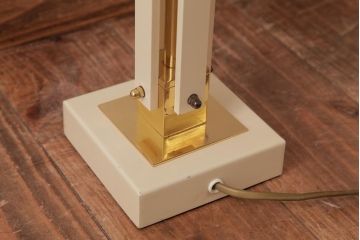 海外製　チェッカー模様がモダンでおしゃれなスタンドライト