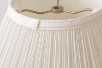 中古　 WATERFORD(ウォーターフォード)　カットガラスがエレガントさを演出するアクセントランプ(スタンドライト)