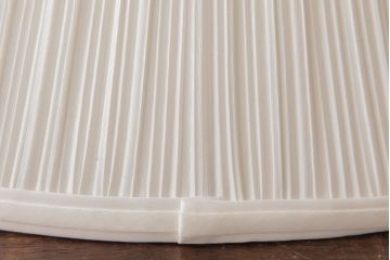 中古　 WATERFORD(ウォーターフォード)　カットガラスがエレガントさを演出するアクセントランプ(スタンドライト)