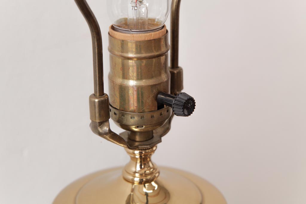 中古　 WATERFORD(ウォーターフォード)　カットガラスがエレガントさを演出するアクセントランプ(スタンドライト)