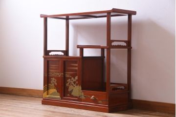 中古　カリン材　漆塗り　蒔絵で描かれた松の図が美しい茶棚(飾り棚、花梨材)(定価約40万円)