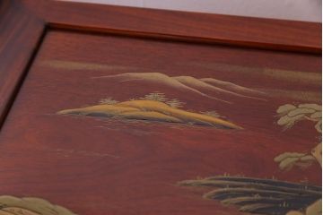 中古　カリン材　漆塗り　蒔絵で描かれた松の図が美しい茶棚(飾り棚、花梨材)(定価約40万円)