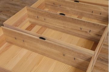 アンティーク家具　和製アンティーク　前面桐材　富士・鷹・茄子　縁起の良いモチーフが魅力的な二本松箪笥(重ね箪笥、衣装箪笥、桐箪笥、桐たんす)