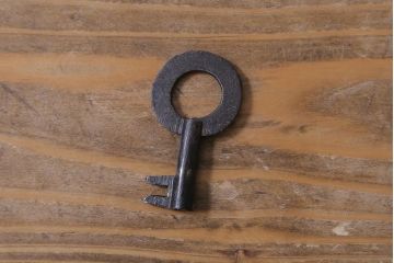 アンティーク家具　和製アンティーク　前面桐材　富士・鷹・茄子　縁起の良いモチーフが魅力的な二本松箪笥(重ね箪笥、衣装箪笥、桐箪笥、桐たんす)
