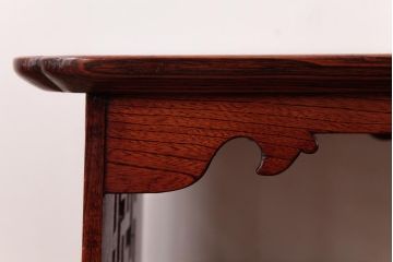 中古　松本民芸家具　栗・ケヤキ材　卍の透かし彫りが目を引く漆塗りの脚付膳(お膳)
