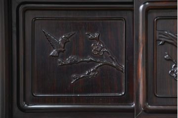 ビンテージ　民芸家具　縞黒檀材　艶やかな質感が高級感漂う飾り棚(茶棚)