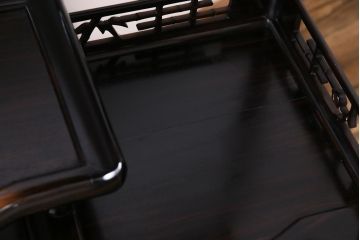 ビンテージ　民芸家具　縞黒檀材　艶やかな質感が高級感漂う飾り棚(茶棚)