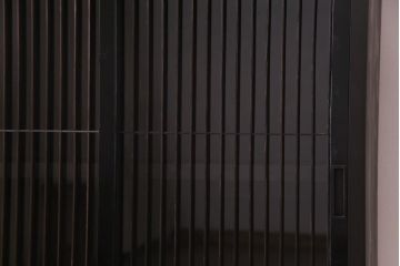 ラフジュ工房オリジナル　リメイク家具　アンティークの建具を使った和モダンな戸棚(ガラス戸棚、収納棚、サイドボード)