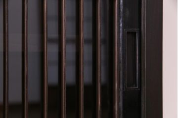 ラフジュ工房オリジナル　リメイク家具　アンティークの建具を使った和モダンな戸棚(ガラス戸棚、収納棚、サイドボード)