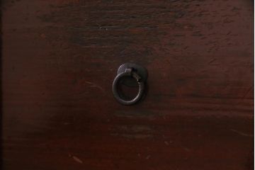 アンティーク家具　和製アンティーク　前面ケヤキ材　漆塗り　上質な和の空間づくりにおすすめな重ね二本松箪笥(引き出し、衣装箪笥)