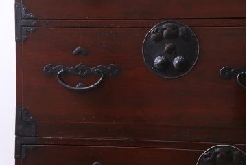 アンティーク家具　和製アンティーク　前面ケヤキ材　漆塗り　上質な和の空間づくりにおすすめな重ね二本松箪笥(引き出し、衣装箪笥)