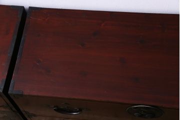 アンティーク家具　和製アンティーク　前面ケヤキ材　漆塗り　上質な和の空間づくりにおすすめな重ね二本松箪笥(引き出し、衣装箪笥)