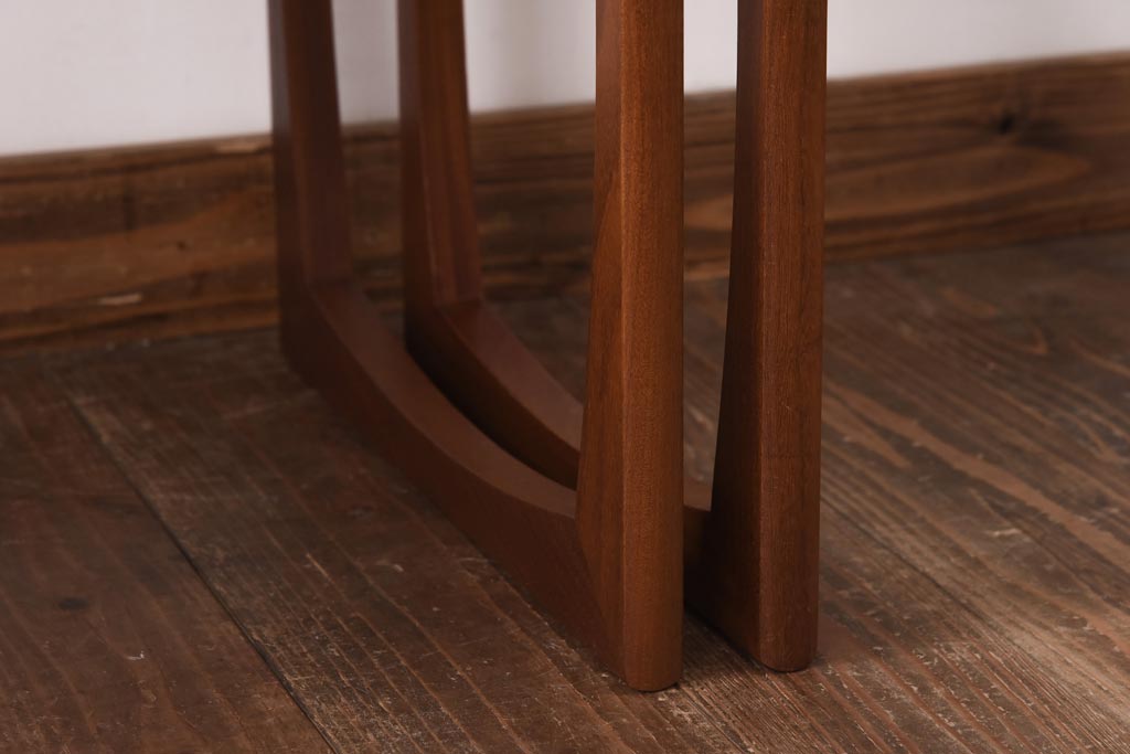 北欧家具　G-PLAN　チーク材　木のぬくもりが感じられるネストテーブル(サイドテーブル)(2)