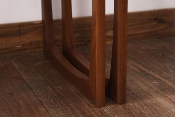 北欧家具　G-PLAN　チーク材　木のぬくもりが感じられるネストテーブル(サイドテーブル)(2)