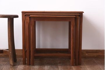 【K様ご成約品】北欧ビンテージ　デンマーク　TOFTEN社　タイルトップがおしゃれなチーク材のネストテーブル(サイドテーブル)