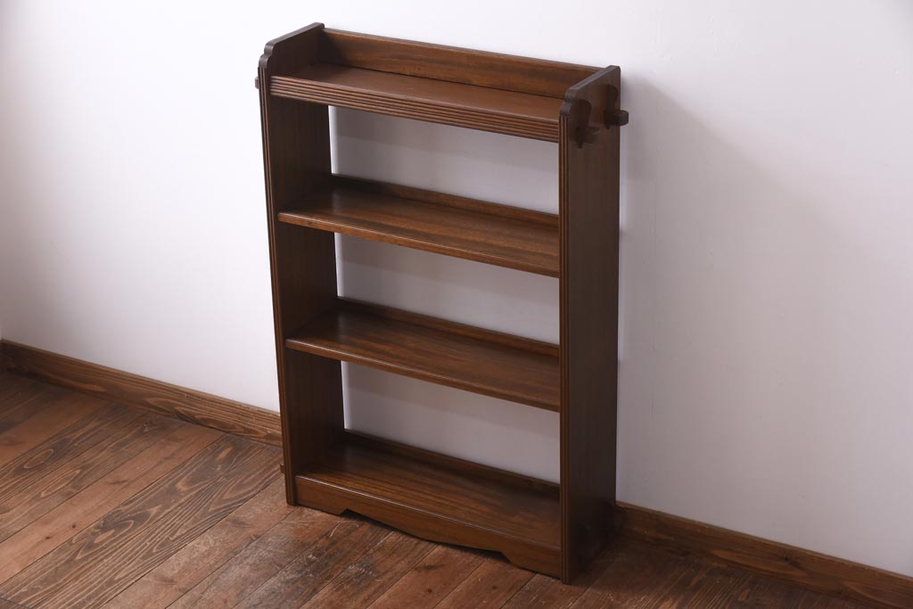 レトロ家具　昭和レトロ　ラワン材　直線の意匠が印象的な楔式の本棚(飾り棚、陳列棚)