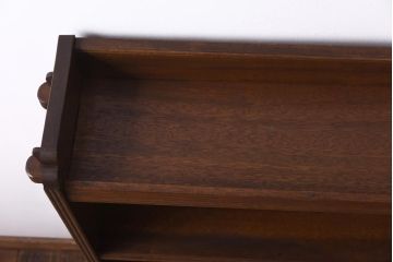 レトロ家具　昭和レトロ　ラワン材　直線の意匠が印象的な楔式の本棚(飾り棚、陳列棚)